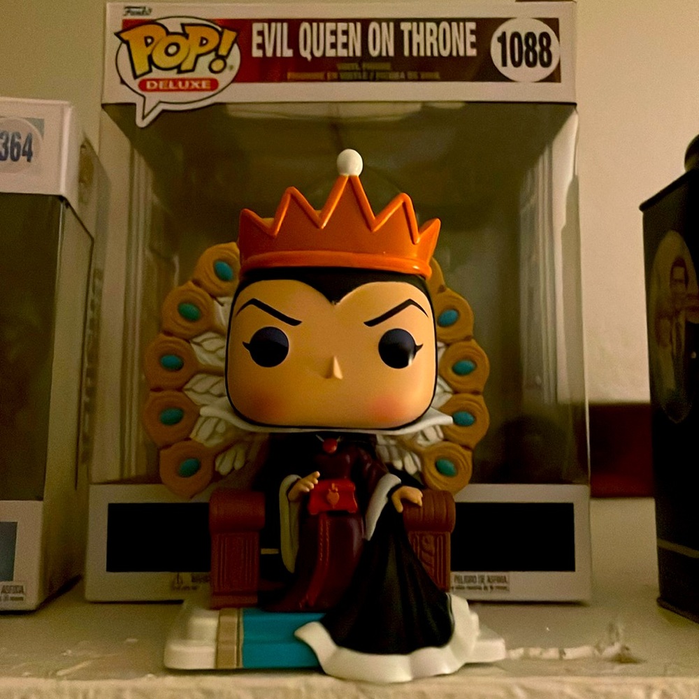 Funko Pop Evil Queen on Throne